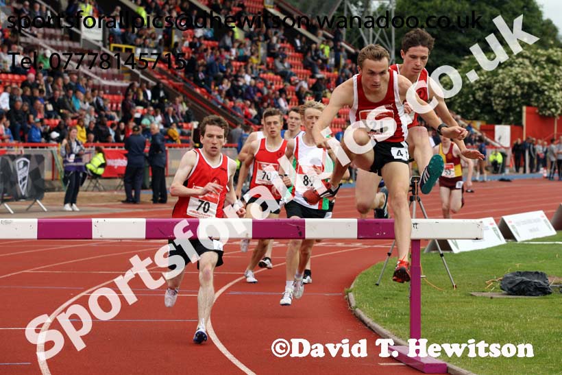 Senior boys 2000 metres steeplechase, English Schools Track and Field. Photo: David T. Hewitson/Sports for All Pics